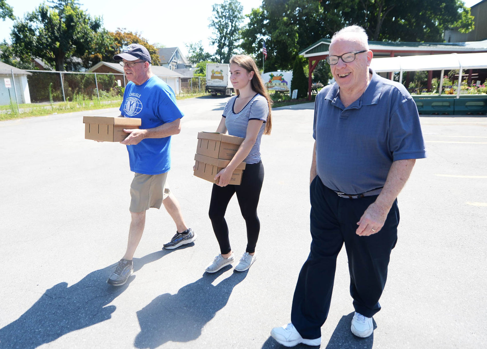 Carlisle Kiwanis club blueberry distribution